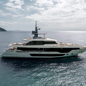 Azimut Best of Show FLIBS 2023 Grande 35M 1