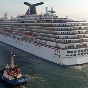 Carnival-Pride-va-a-dique-seco