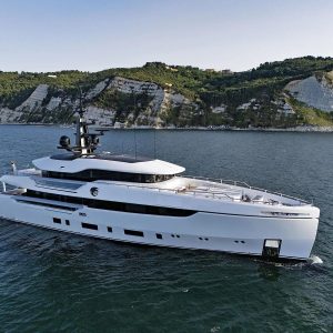 Columbus Atlantique 43 MY Night Fury II 4