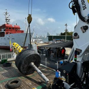 Dimar-realiza-mantenimiento-de-ayudas-a-la-navegacion-en-Golfo-de-Uraba-y-Darien