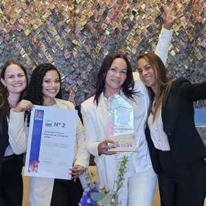 Grupo Puerto Cartagena Contecar mujeres Colombia