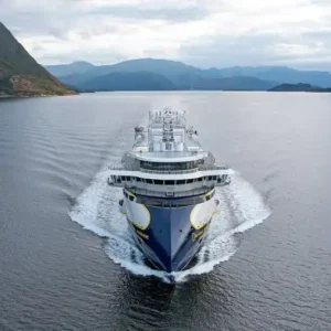 National-Geographic-Resolution-steaming-CR-Ulstein-Group-uavpic-1132x560