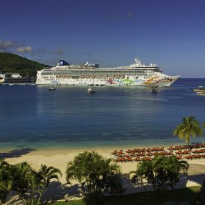Norwegian-Pearl_Ocho-Rios_Jamaica-768x512