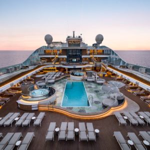Oceania Cruises Vista-Pool-Deck_1000
