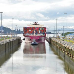Portacontenedores-de-ONE-en-Canal-de-Panama