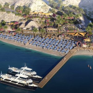 Royal Caribbean Royal_Beach_Club_Santorini_1