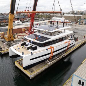 VISIONF Yachts lanzamiento catamaran