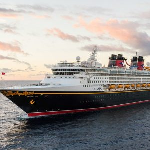 disney-magic-cruise-ship-ocean