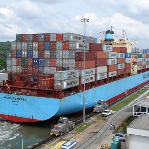 maersk-en-canal-de-panama-650x445